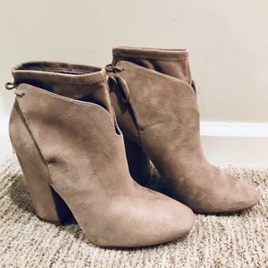 Light brown Kendall And Kylie boots